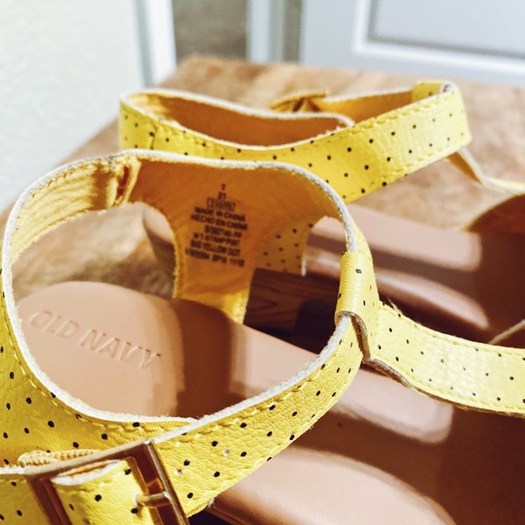 Girls’ Old Navy Clogs, Sz 2 - Picture 2 of 4